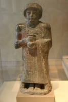 Statue de Gudea au vase jaillissant