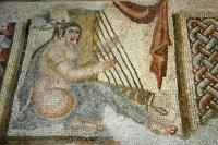 Joueuse de harpe et musique biblique
