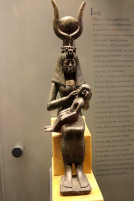  Isis est la sœur et épouse d'Osiris
