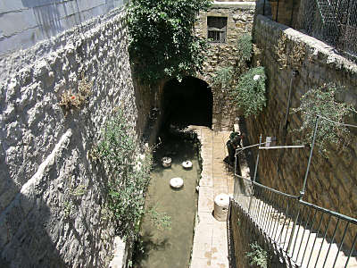  Le tunnel de Siloam est creusé dans le roc sur plus de 500 mètres